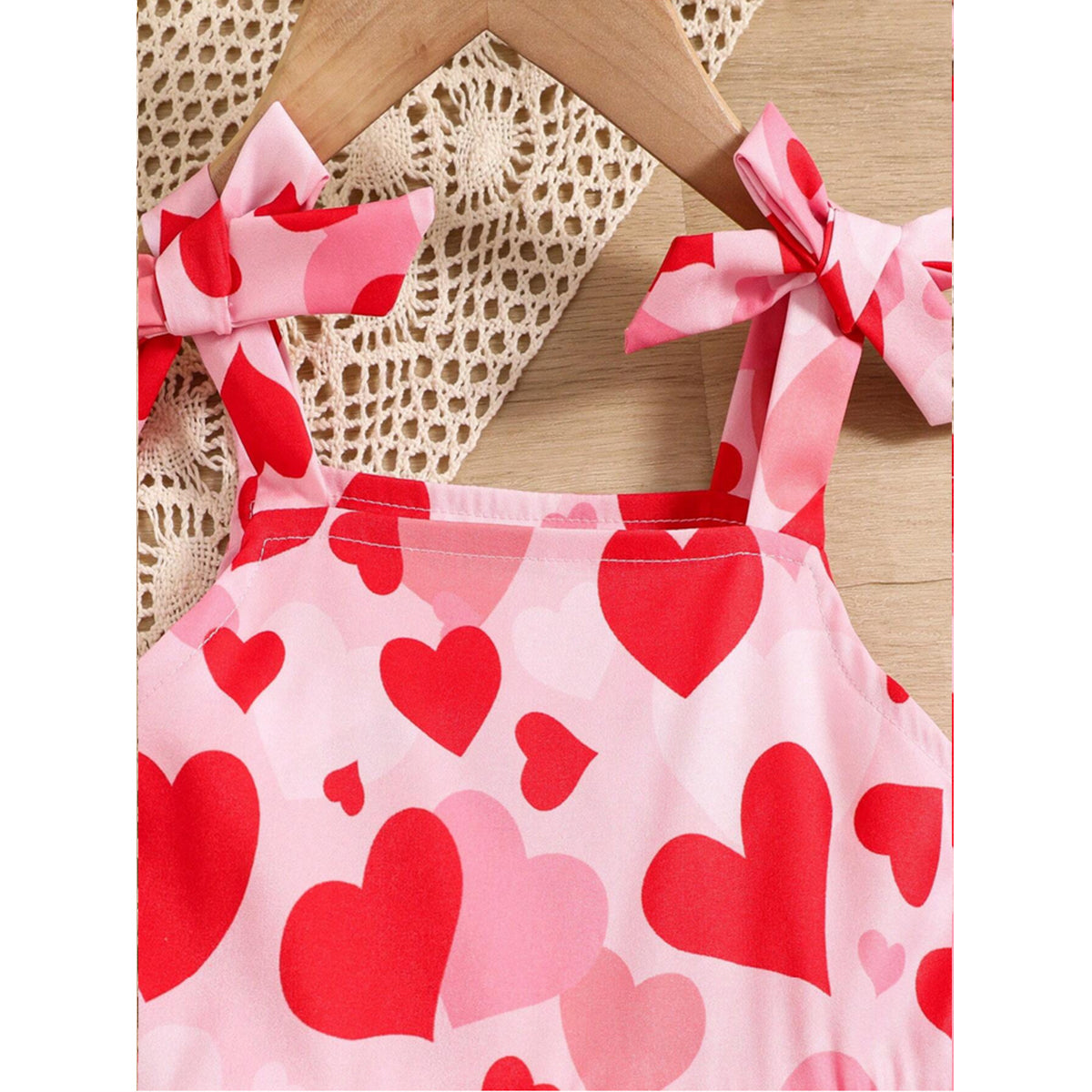 Girl's Fashion Heart Allover Print Sleeveless Bow Ruffle Hem Casual Dresses for Kids.
