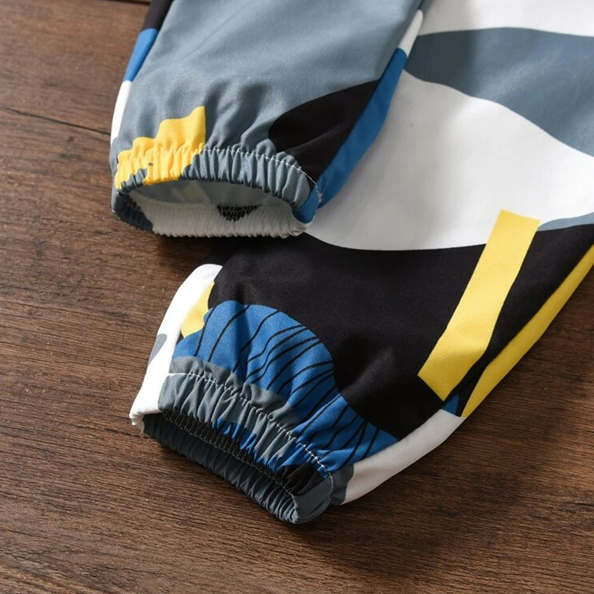 Venutaloza Stylish Baby Set Black Graphic Print & Color-Block Letter (Combo Pack Of 2) T-Shirt & Pants.
