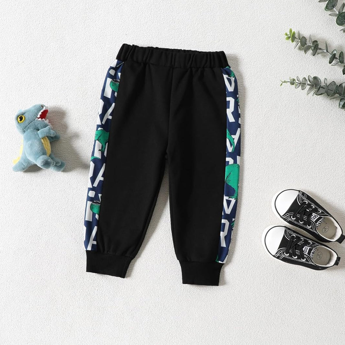Venutaloza Boys Letter Dinosaur Print Graphic T-shirt & Pants Two Piece Set For Boys.