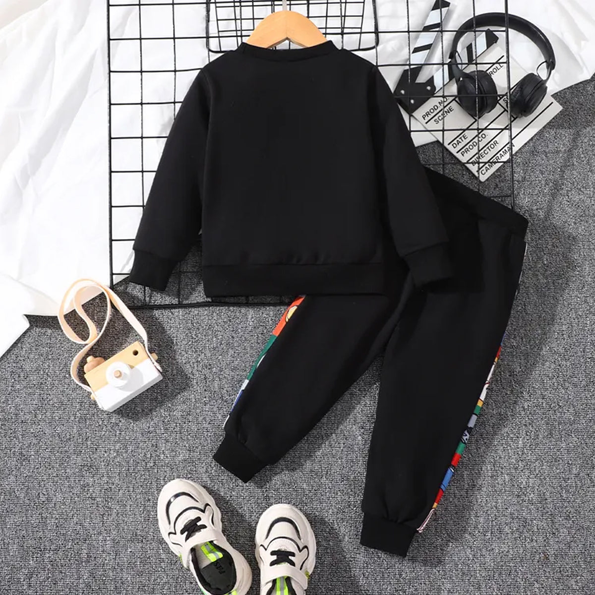 Venutaloza Stylish Baby Set Black Graphic Print & Colorblock Multicolor (Combo Pack Of 2) T-Shirt & Pants.
