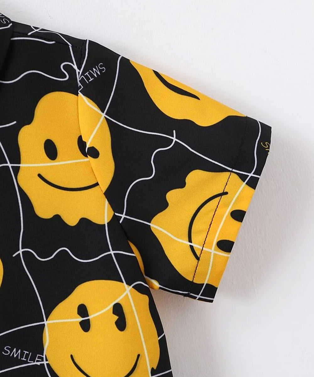 Venutaloza Smile-Black Short Sleeeve Shirt For Unisex..