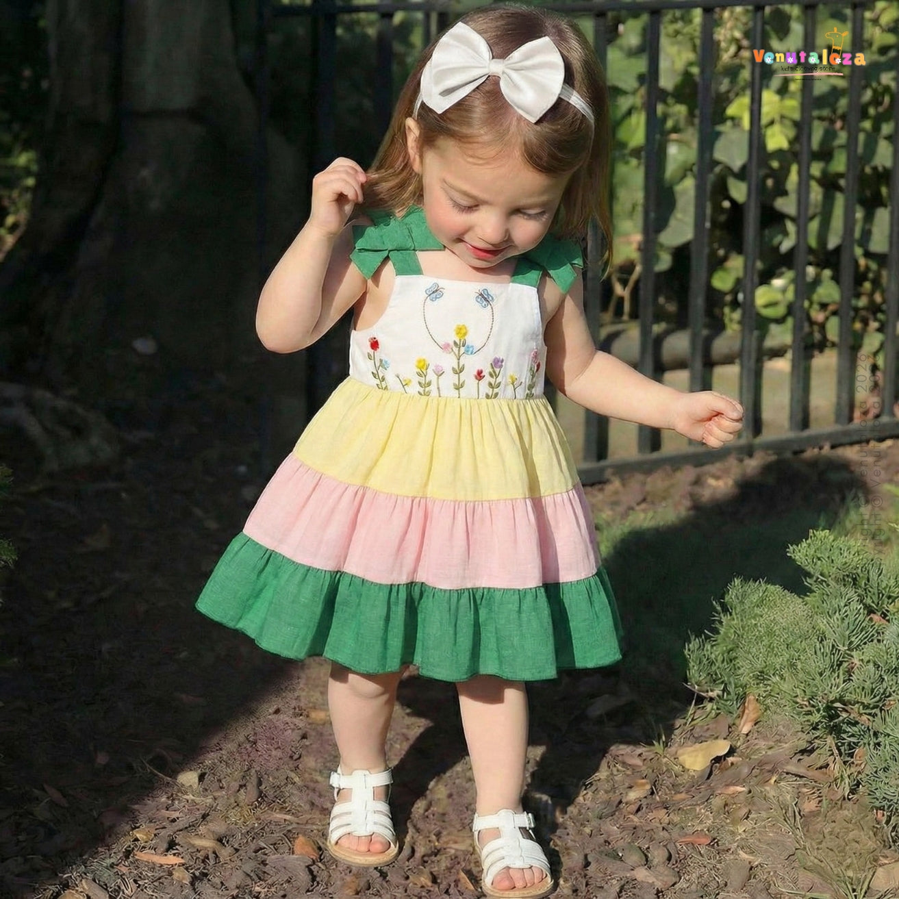 Girls Cute Trendy Fashionable Frocks & Dresses for Kids.