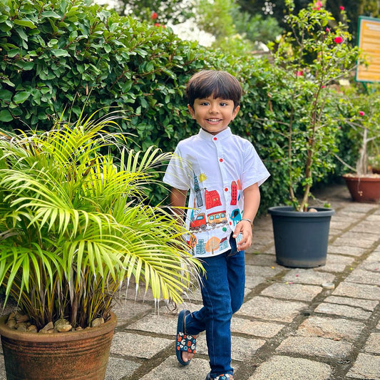 Venutaloza White London Border Print Short Sleeve Shirt For Boys.