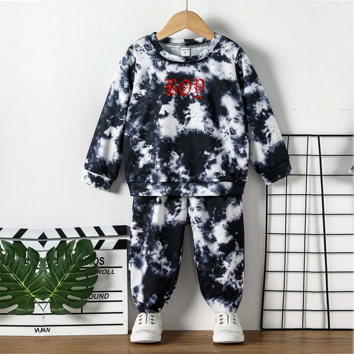 Venutaloza Stylish Baby Set Tie Dye Fleece & Letter Graphic