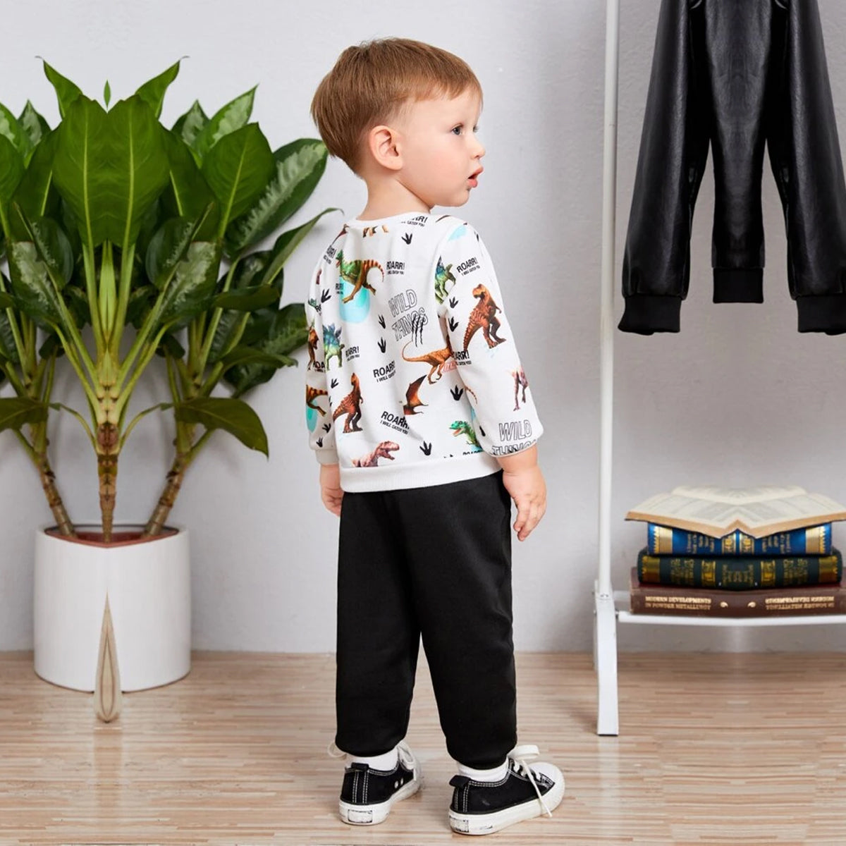 Venutaloza Baby Set Dinosaur Graphic Print & Cami T-shirt & Pants For Boys.